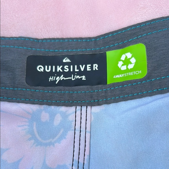 Quiksilver Men's Excellent Condition Floral Blue and Orange Boardshorts. Size 28 - Picture 4 of 10